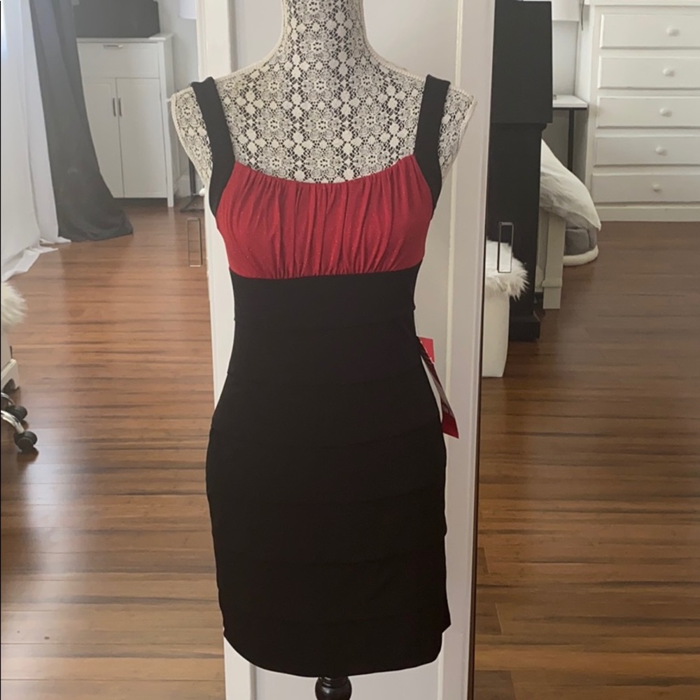Black and Red Bodycon Dress - Picture 1 of 5